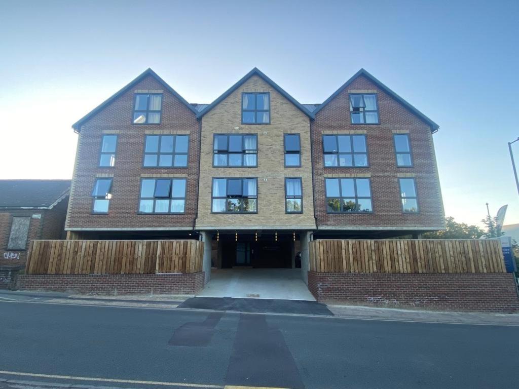 Chic And Airy Apartment Royal Tunbridge Wells Exterior photo